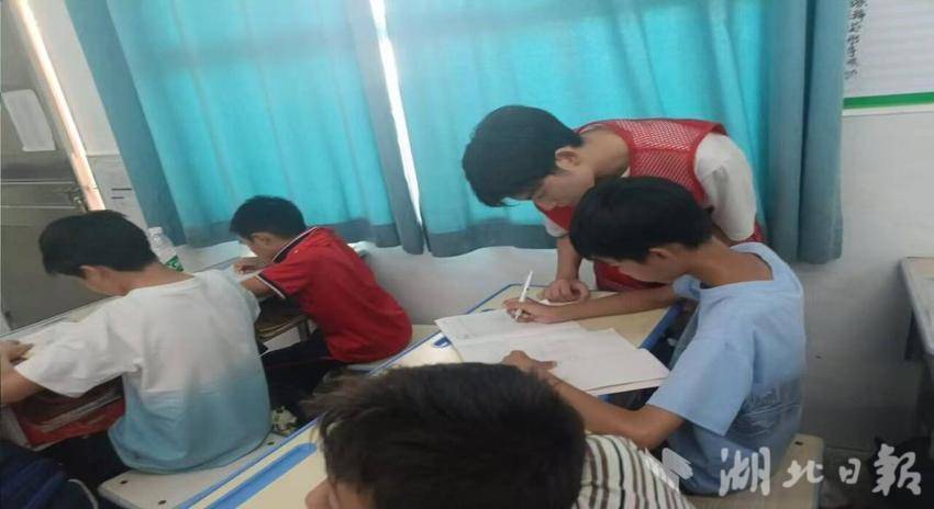 黄冈师范学院 “生命之光”志愿服务队：智慧课堂 “空降”乡村小学docx.docx