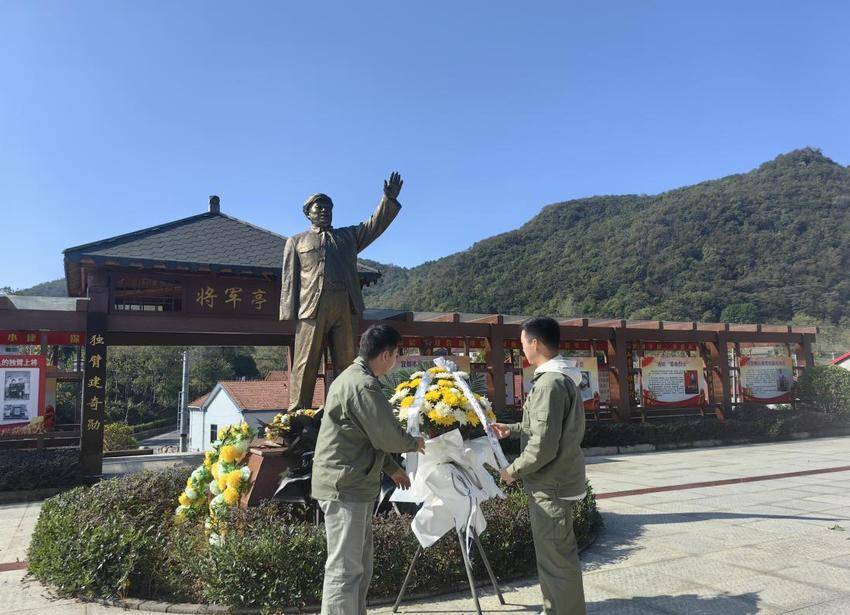 宜昌变电运维分公司组织开展“爱国爱企，务实争先”主题团日活动.docx