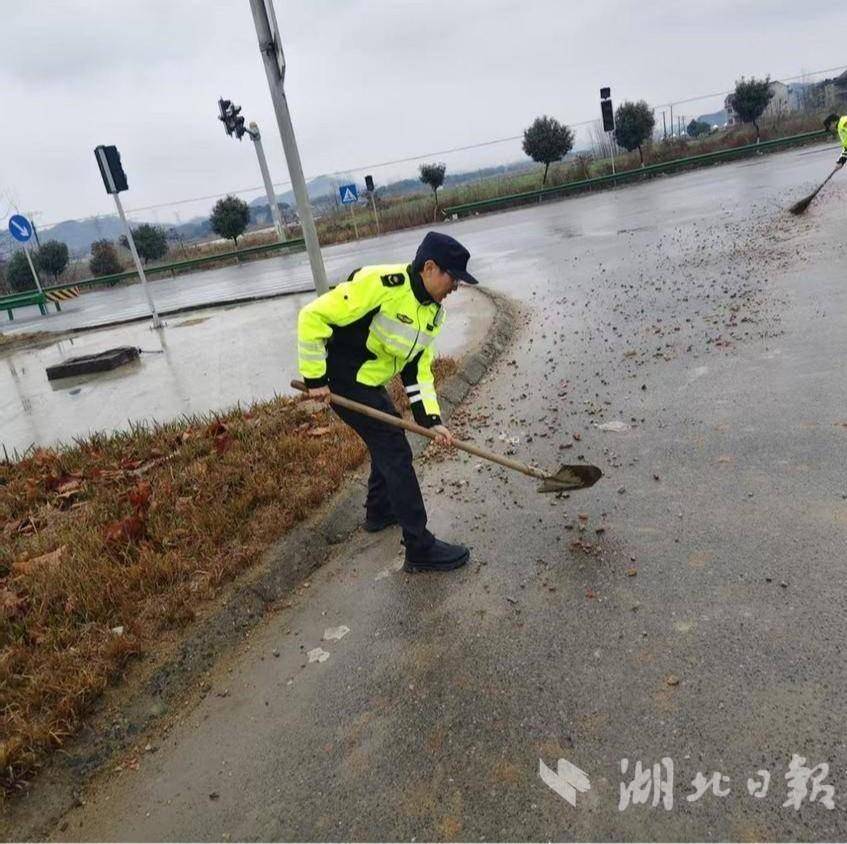 元旦坚守护畅通 执法为民显担当——蕲春县交通运输综合执法大队圆满完成元旦假期执法保障任务(1).docx