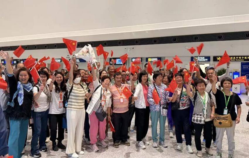 首航武当！香港直飞武当山包机团顺利抵达.doc