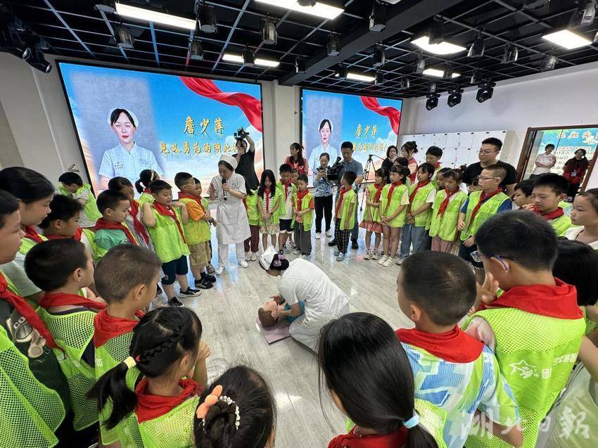 榜样零距离！“湖北好人”詹少萍亲授少年急救技能.docx