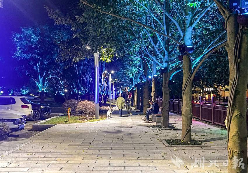 城市“边角料”蝶变幸福新空间（图文并茂版）.docx
