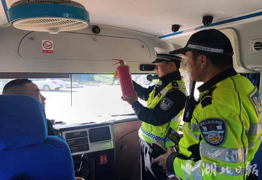 临空经济区开展校车安全专项检查 筑牢师生出行“平安线”.docx