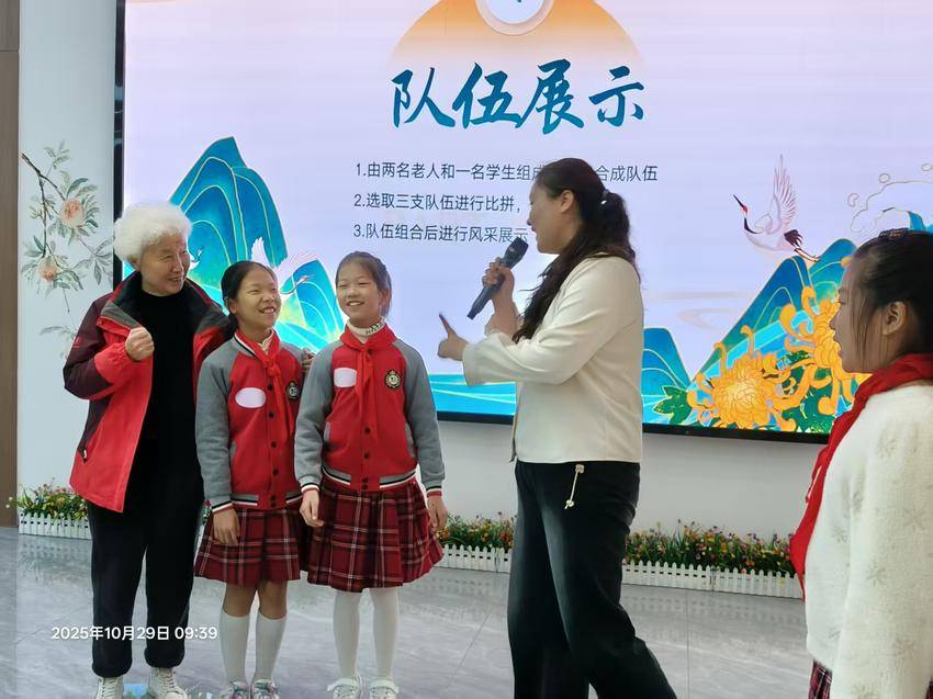 重阳享童趣邻里伴安康  老少同乐共庆佳节.docx