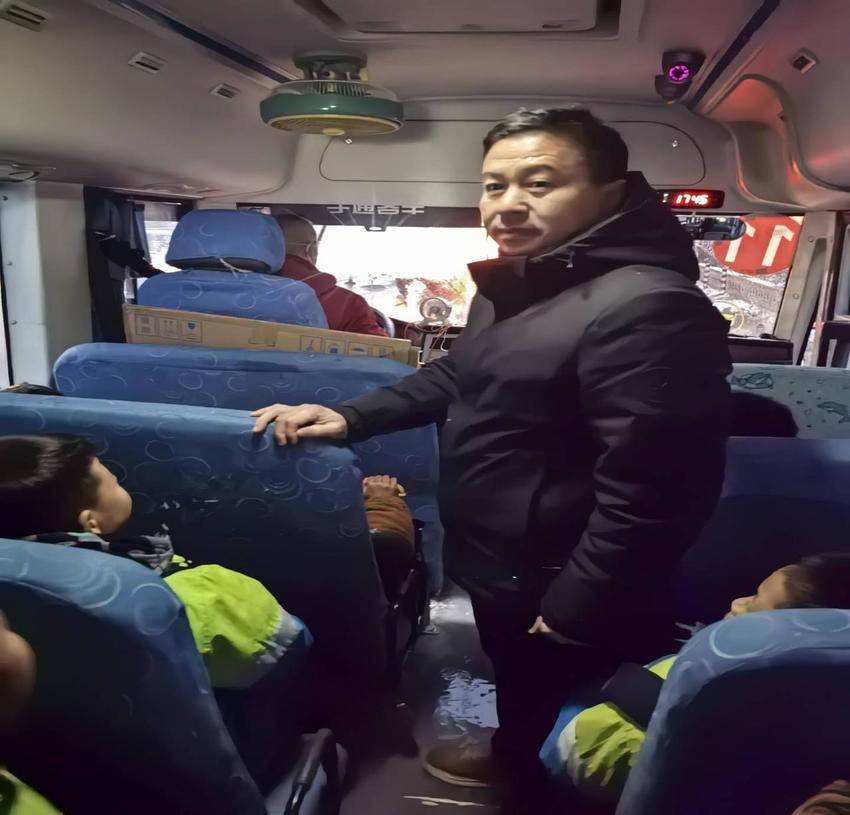 守牢安全底线 共筑平安校园.docx