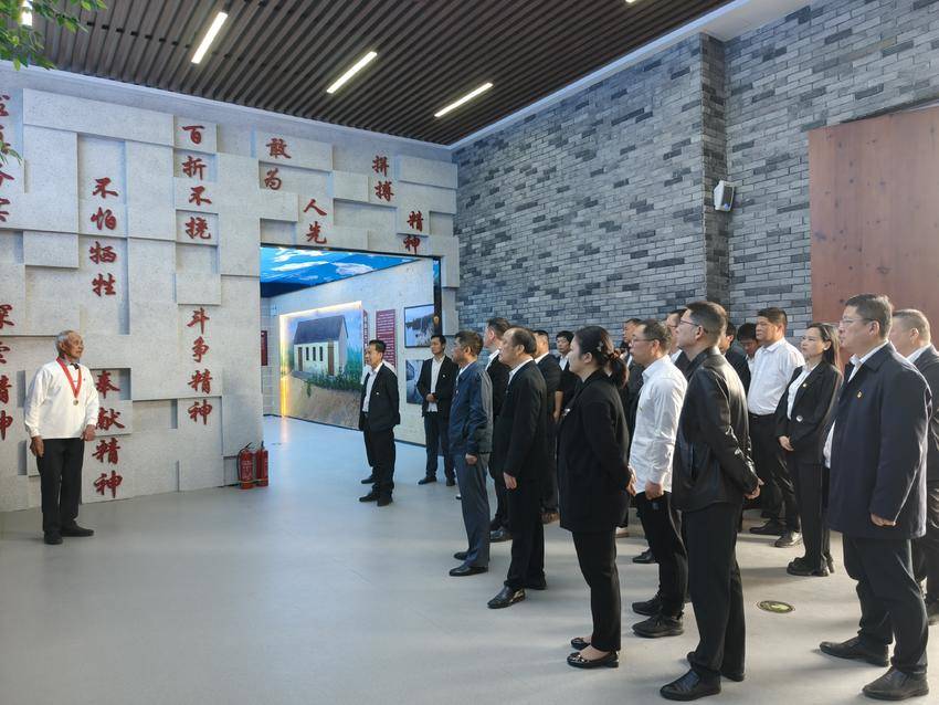 天门市水利和湖泊局：红色引领铸党魂   警示教育守初心.doc