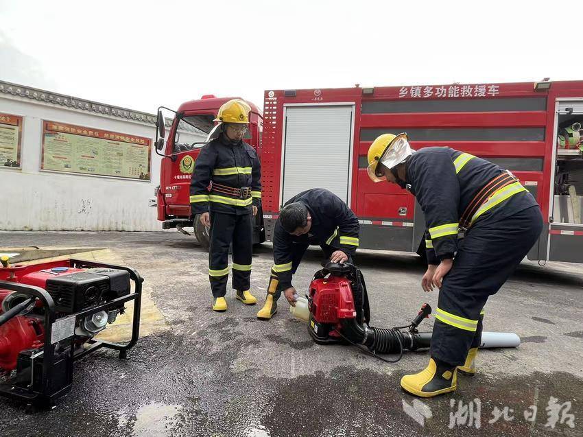 郧阳区安阳镇：实战练兵，防患未“燃”！新入职消防队员集中“充电”提技能.doc