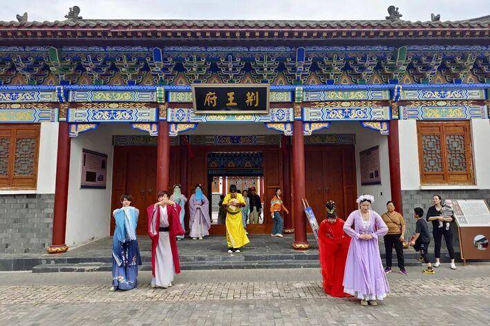 欢度国庆(通稿）1.docx