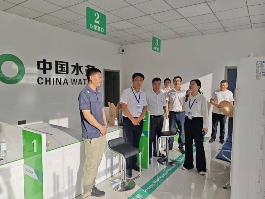 人大代表视察民生实事项目 推动惠民工程落地见效.doc