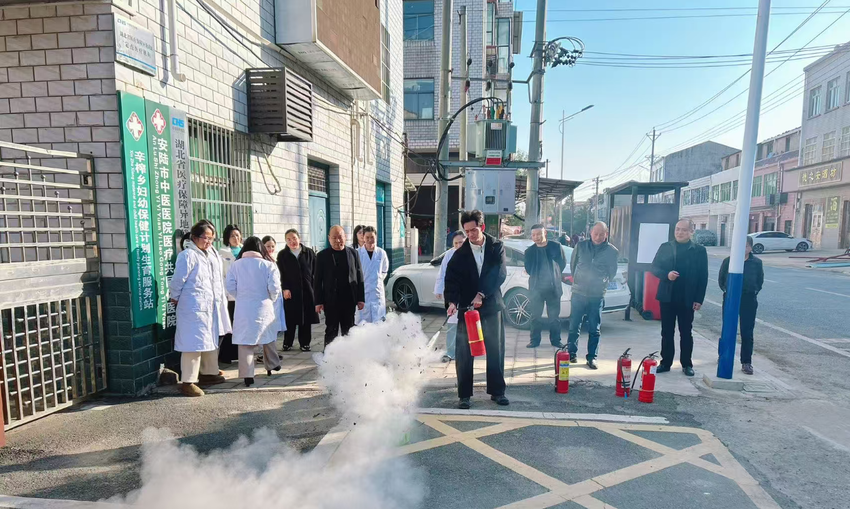 安陆市辛榨乡卫生院开展消防安全培训 筑牢基层医疗安全防线.docx