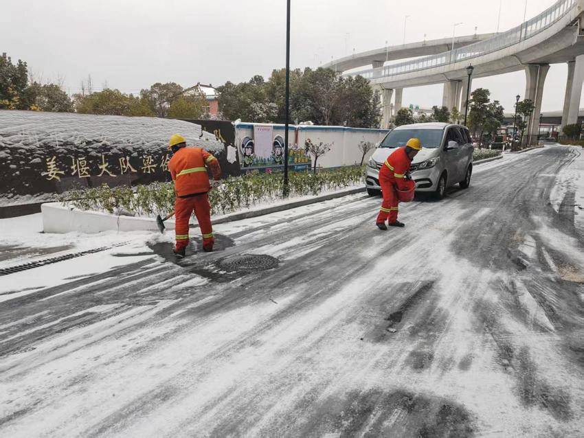 【特别策划】雪夜坚守，二航人在行动--三公司.docx