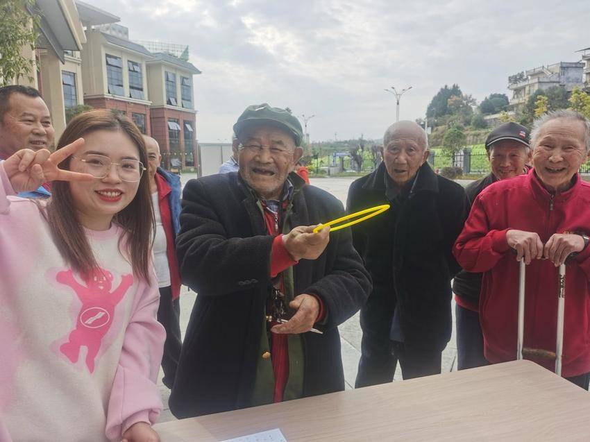 2024 湖北省来凤县：党建引领解养老难题，让“养老”变“享老”.docx