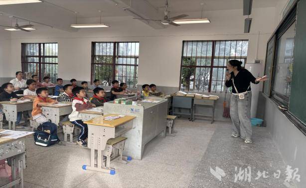 2025年秋畈雄小学教联体“课内比教学”赛课活动简报(1).docx