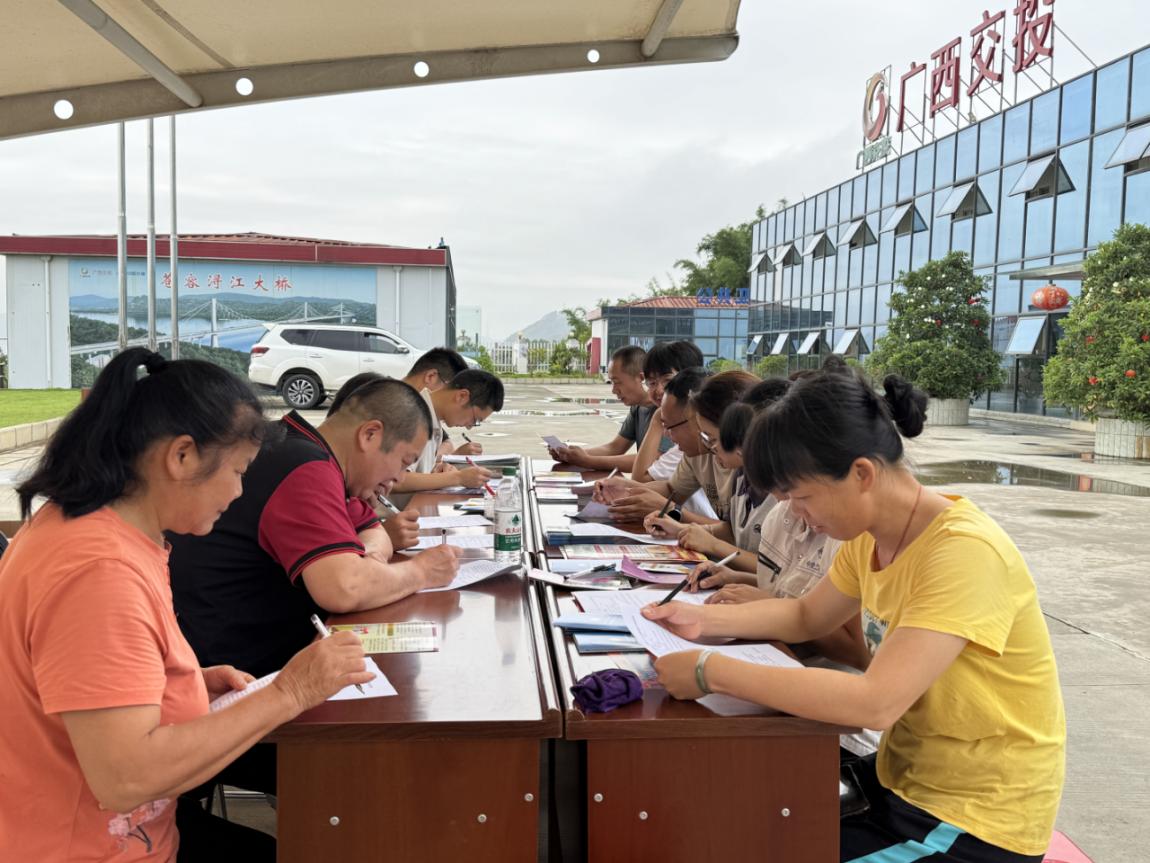 【一线传声】苍容浔江大桥项目“安全宣传咨询日”活动.docx