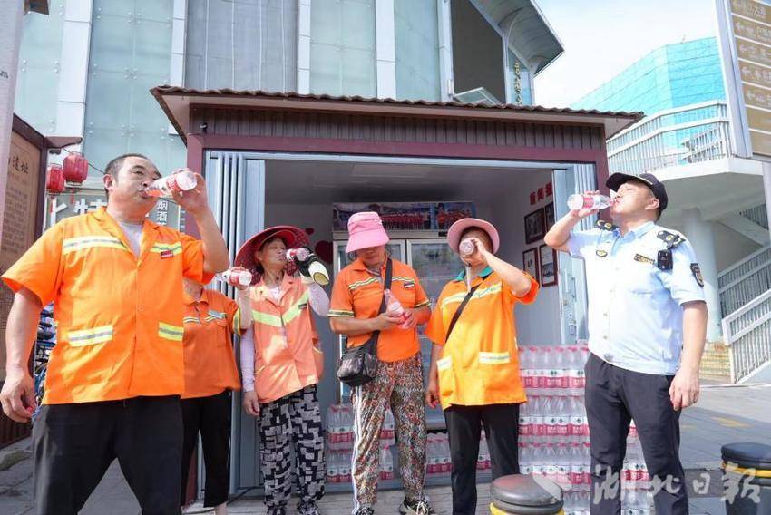 11.14党建引领“巷”心力多元共治焕新生武昌区户部巷“1245治理体系”让百年老街焕发新生(1).docx