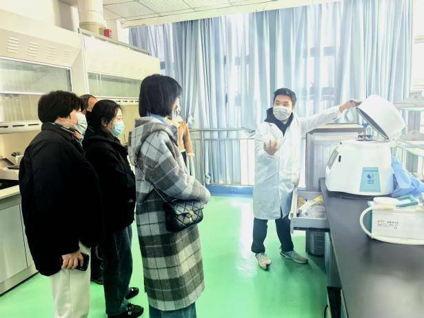 零距离探秘“环保哨兵”，居民走进新洲环境监测站.docx