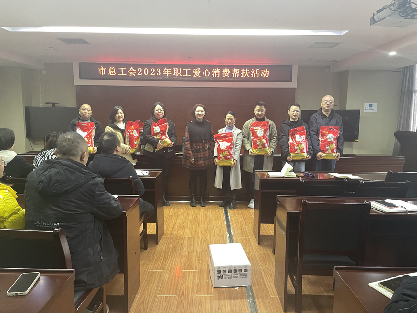 农副产品发放现场