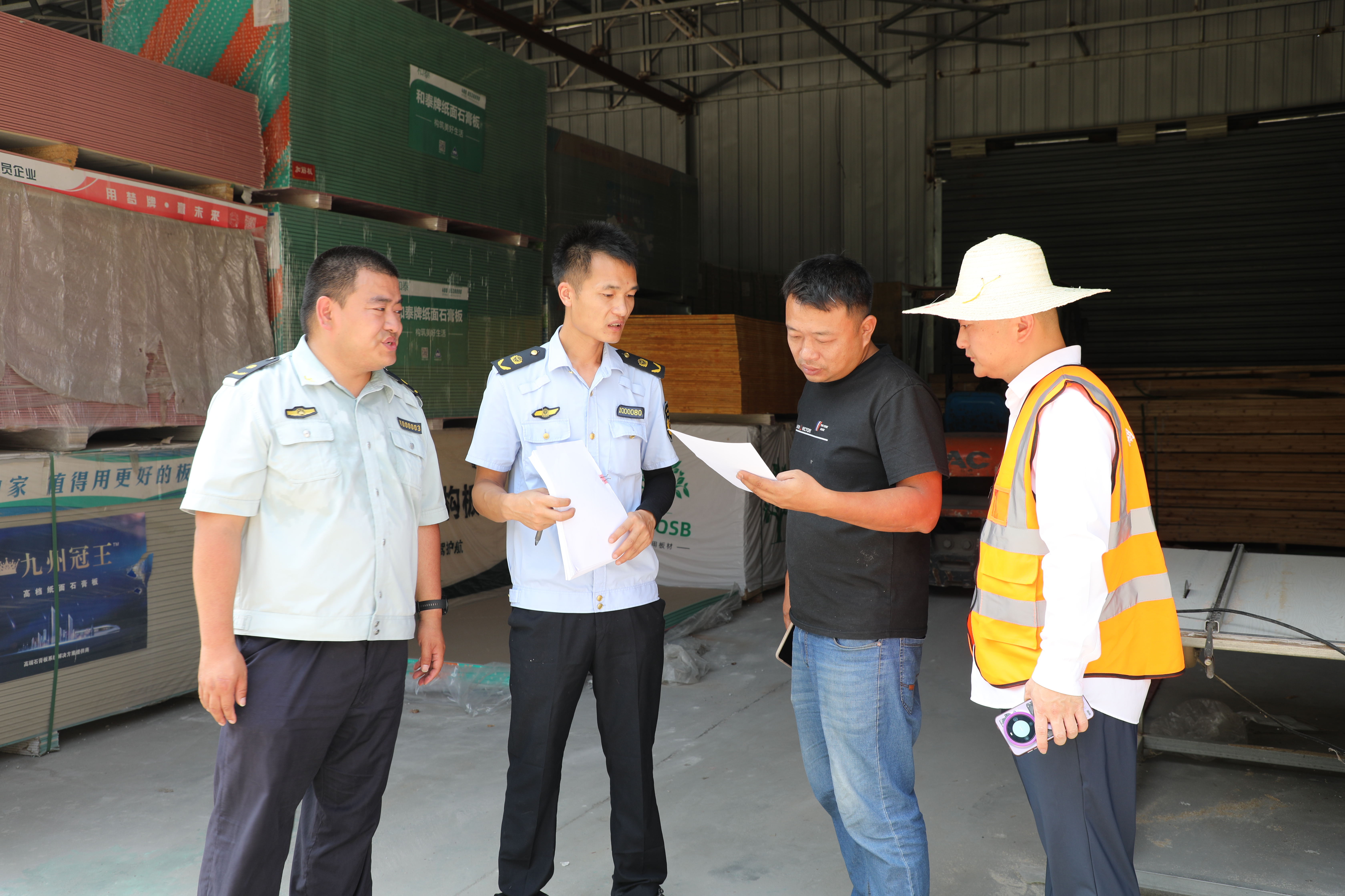 路地同心破难题 携手攻坚护平安——湖北铁路运营公司与长江新区合力整治武黄铁路路外安全环境纪实（8.5刘总定稿）.doc