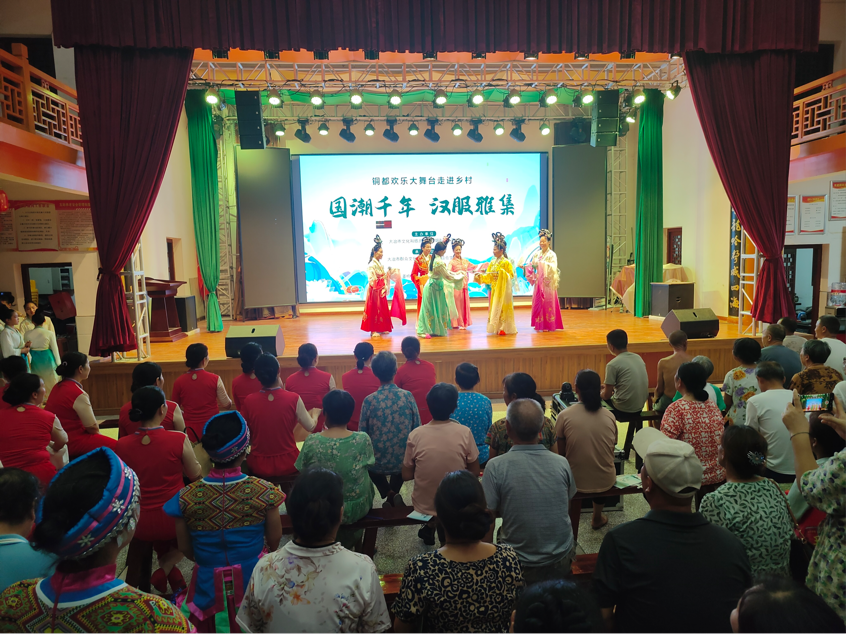 当汉服邂逅乡村舞台！大冶这场“国潮盛宴”圈粉无数.docx