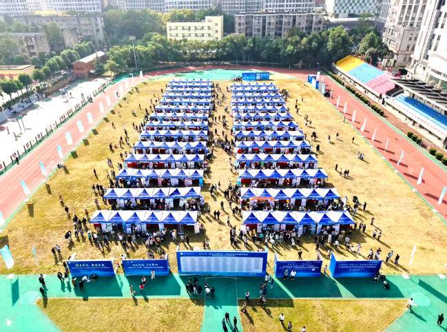 323家企业携近2万岗位聚武职“抢才”：搭建高质量就业桥梁，助力2026届学子踏浪启程.docx