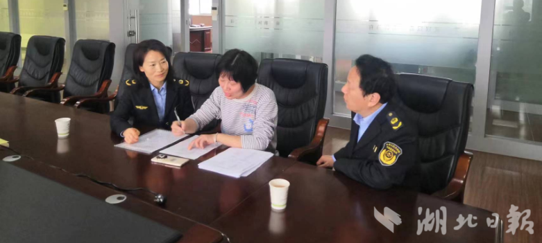 县市场监管局深入企业开展知识产权面对面服务(1)(1).docx