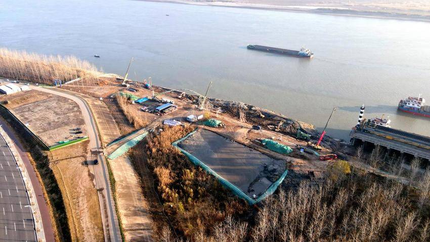 【交通强国】安庆三期综合码头项目江堤防护工程顺利开工.docx
