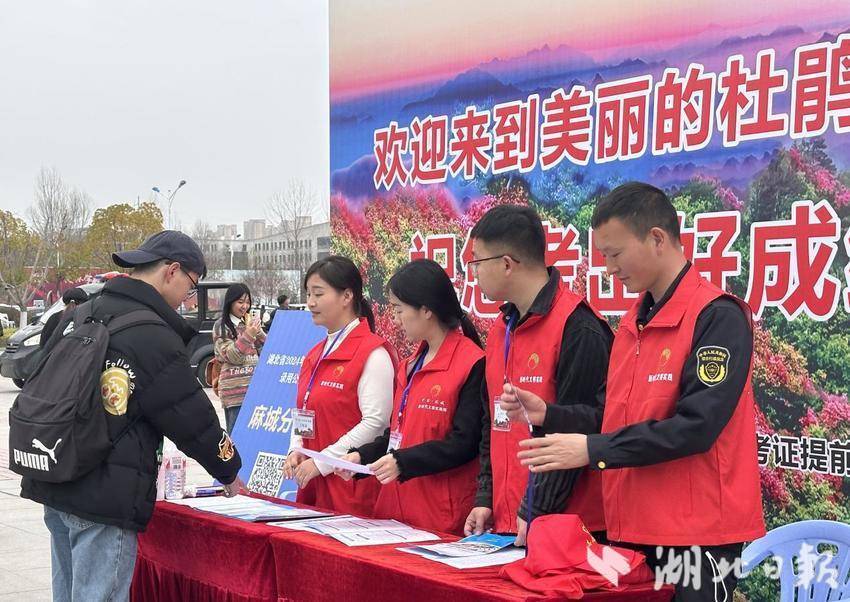 0316麻城志愿者暖心服务助考生乘风破浪.docx