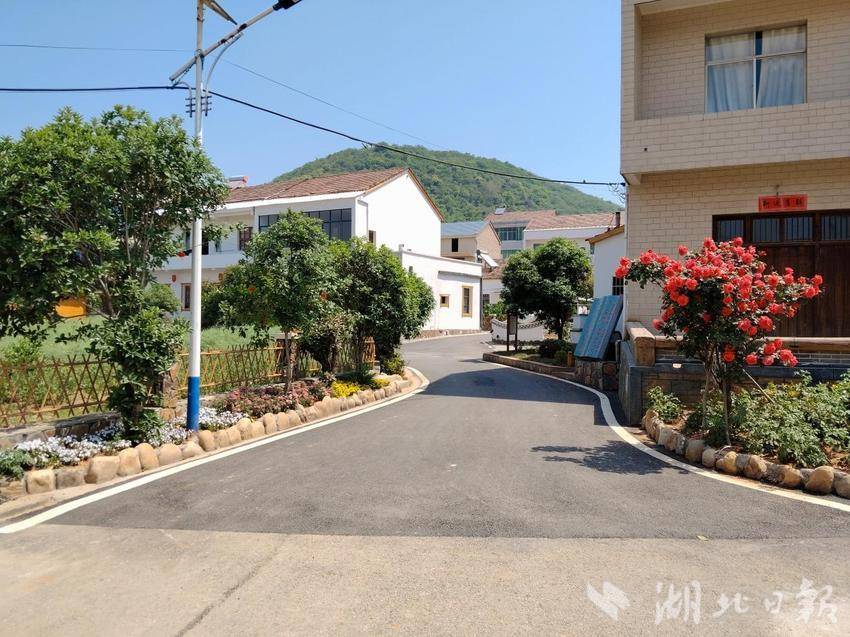 “钢铁转型”铸幸福家园.docx