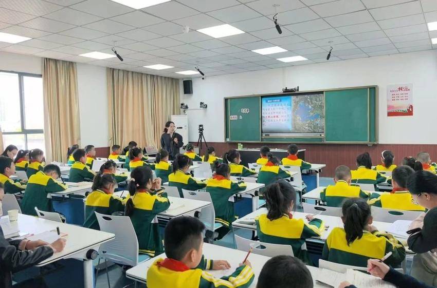 沔阳小学黄金大道校区在校级1123.docx