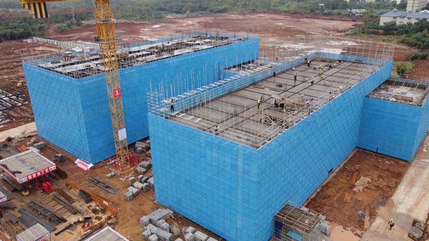 华容半导体产业园项目三号生产车间主体结构封顶(1).doc