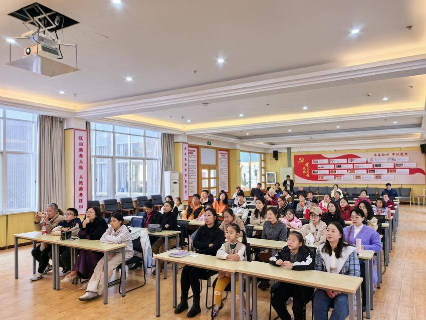 尽显音乐魔力 张显夜学魅力  黄石港区民族乐器艺术进社区暨区文艺夜校第九期培训活动精彩举办.doc