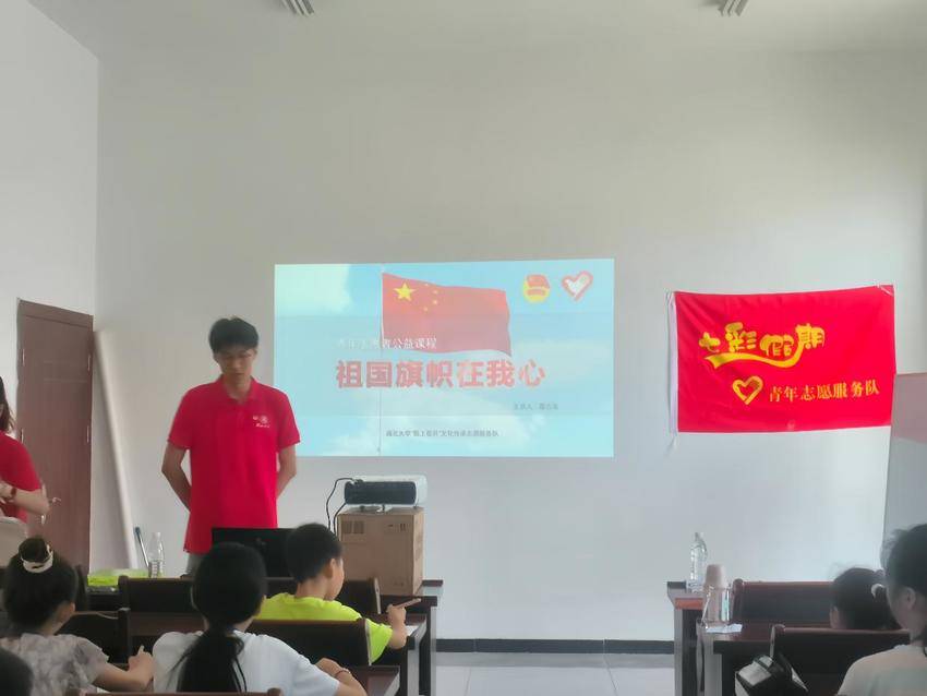 尹集乡凤凰村：旗帜飘扬承红色,少年立志续华章.doc