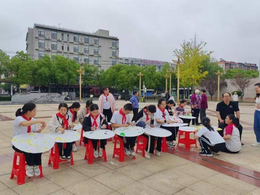 家国同庆迎双节，青山镇街道各社区共绘邻里温情画卷.docx