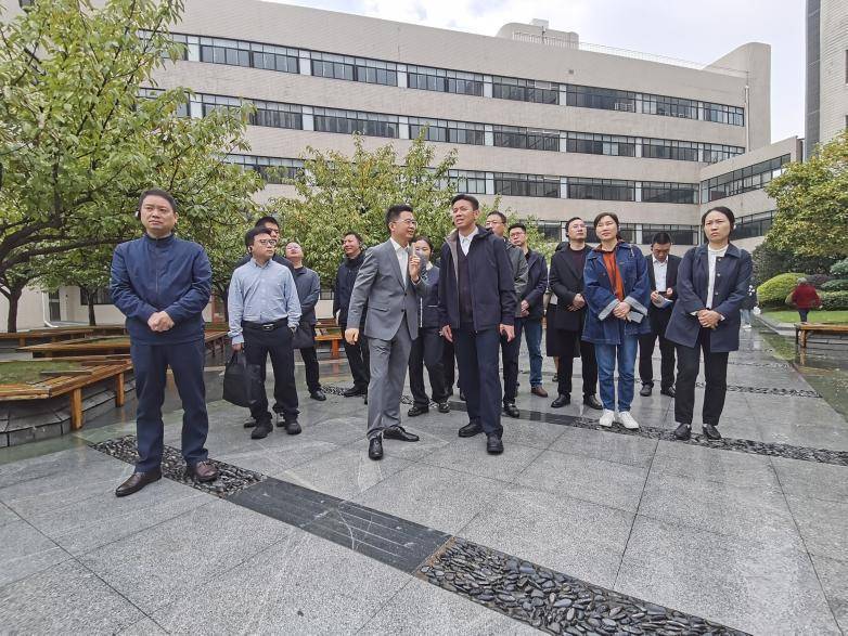 高站位对标一流 高标准擘画蓝图——潜江市中心医院赴全国县级标杆医院考察学习.docx