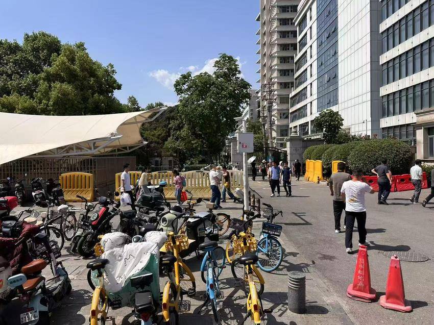 整治共享单车乱停乱放，保障居民“最后一公里”.doc