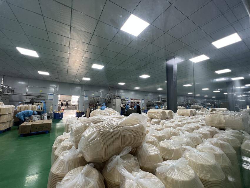 湖北嘉腾：可降解原材料“变身”环保餐盒(1).doc