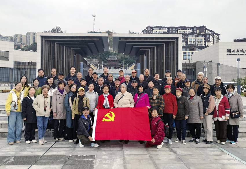 追忆移民壮举，凝聚奋进力量香锦社区组织各支部赴三峡移民博物馆开展主题支部活动.doc