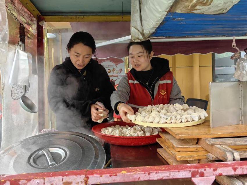 “重阳敬老饺香传情·社区同心共话安康”双桥社区用爱暖了老人心（图文）.docx