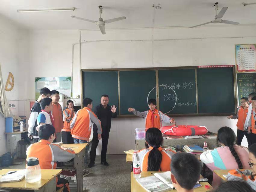 胡林小学开展防溺水安全教育系列活动1.doc