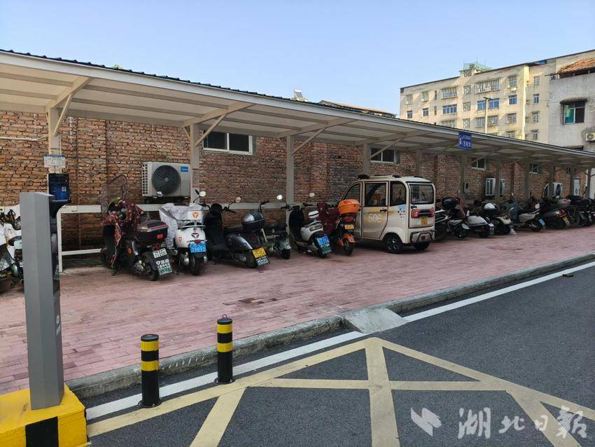 鱼岳镇北街社区磨盘路小区升级改造更宜居.docx