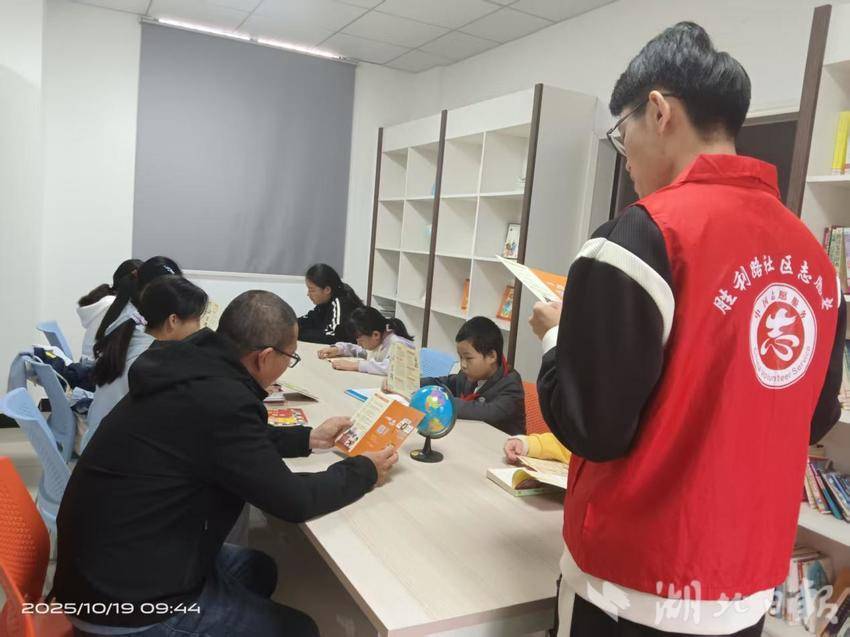 胜利路社区开展“扫黄打非 绿色阅读”宣传活动.docx