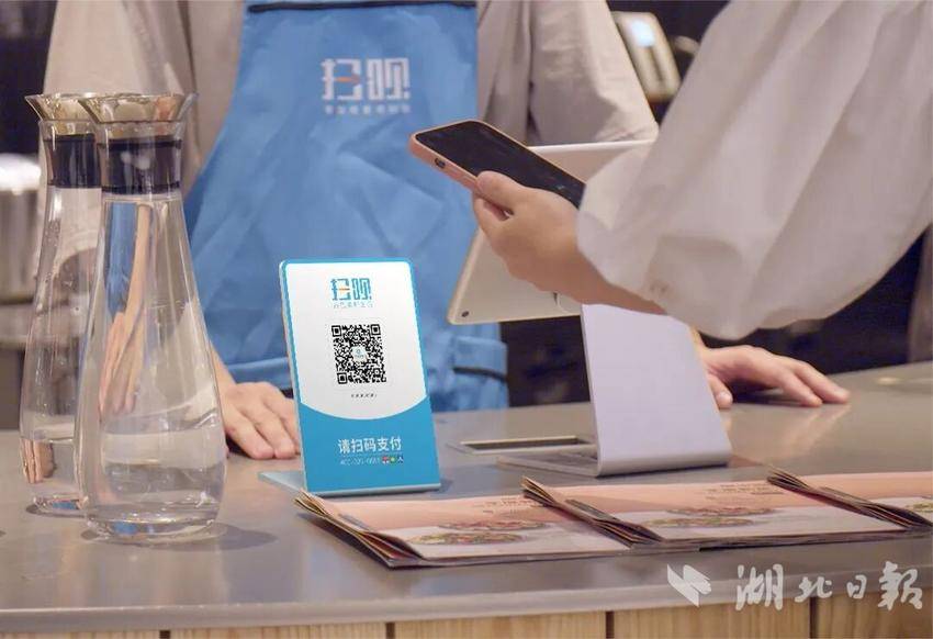 111利楚商服加入银联新“四方模式”，助力跨境消费“双向奔赴”，夯实全球支付新基建.docx