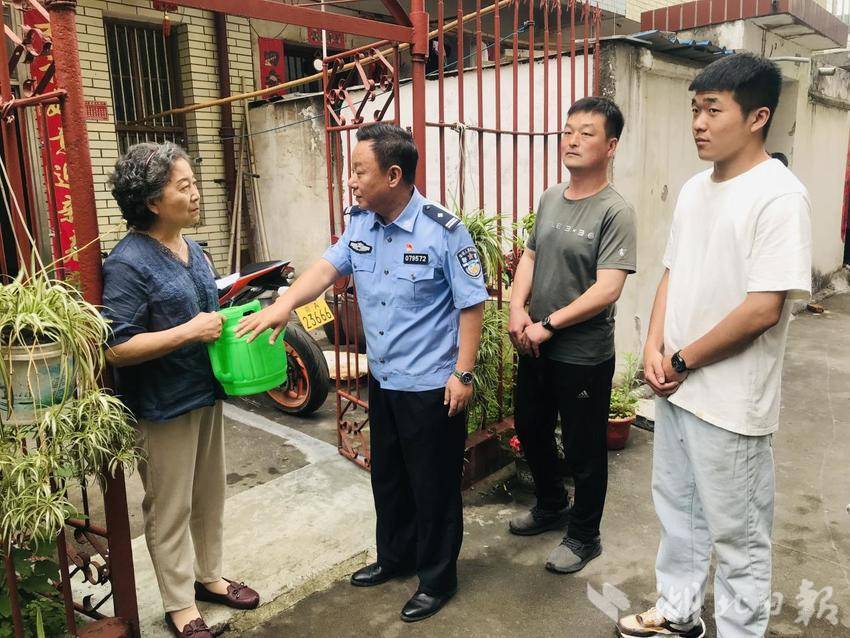 武穴警界英模黄烈强事迹搬上大银幕.doc