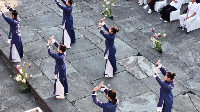 《武当雅集》之“三丰遇真”.docx