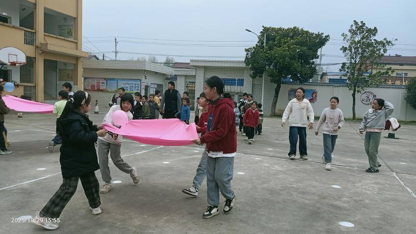 趣味运动促成长，乡村校园焕活力——倒座中心小学开展趣味日活动
