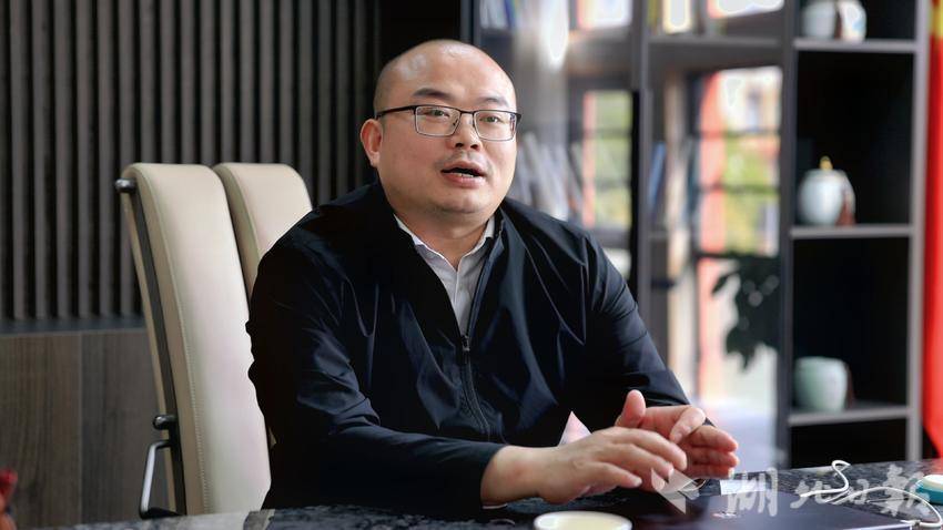 鼠来宝公司董事长黄子午。
