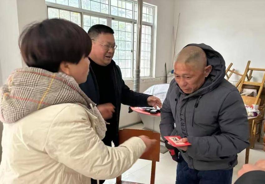 爱心汇聚，温暖寒冬.docx