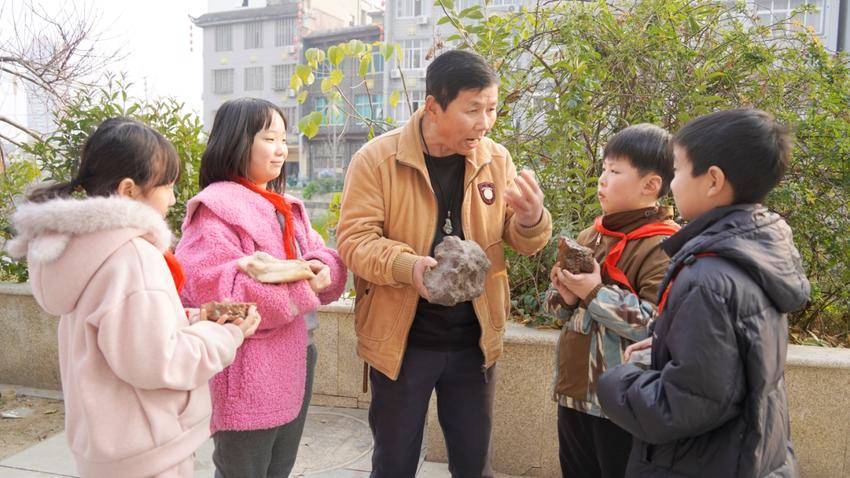 小石头大世界——天门“石痴”张亦武的别样人生.docx