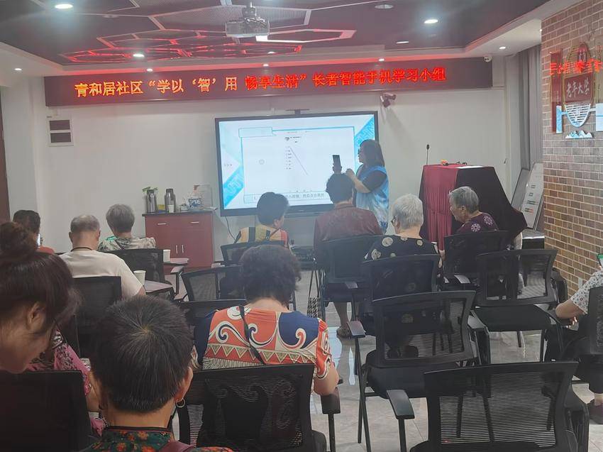 11个，青山区街道社工站打造“家门口”的服务.docx