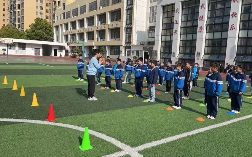 讲故事 读儿歌  做游戏  摸规律0419.docx